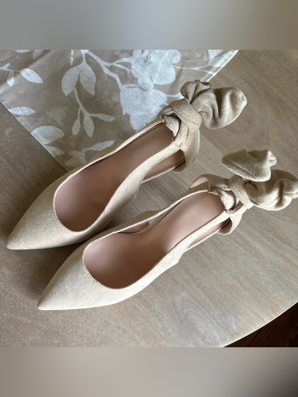 Suede sling back Cream Pumps